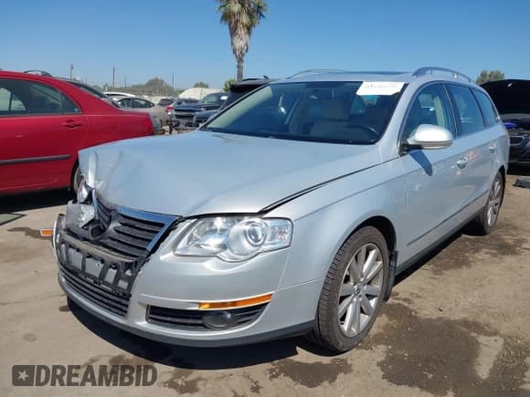 ✅ 2010 Volkswagen Passat Komfort • VIN: WVWXM7AN8AE159942 • Лот: 43141630. Опубликован ранее на IAAI с пробегом 139 550 миль. Бесплатный доступ к архиву аукционных продаж из США и подробный отчёт об истории автомобиля на DreamBid. Изображение 17.