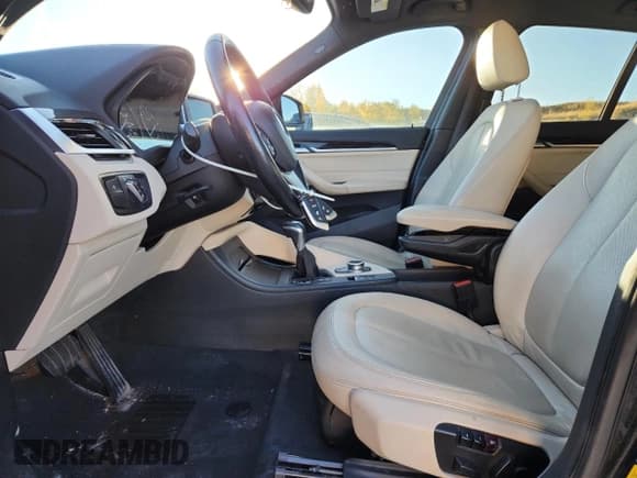 ✅ 2017 BMW X1 xDrive28i • VIN: WBXHT3Z36H4A65230 • Lot: 86844925. Wystawiony na Copart z przebiegiem 93 366 mil. Bezpłatny archiwum sprzedaży aukcyjnych z USA i szczegółowy raport historii pojazdu na DreamBid. Zdjęcie 7.