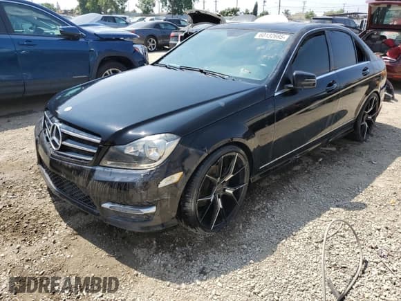 ✅ 2014 Mercedes-Benz C 250 Sport • VIN: WDDGF4HB1EG239197 • Лот: 60132695. Опубликован ранее на Copart с пробегом 88 813 миль. Бесплатный доступ к архиву аукционных продаж из США и подробный отчёт об истории автомобиля на DreamBid. Изображение 1.