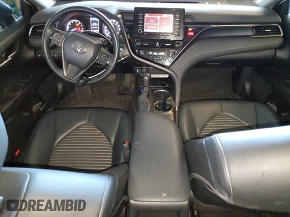 ✅ 2022 Toyota Camry SE • VIN: 4T1T11AK5NU635503 • Lot: 86851885. Wystawiony na Copart z przebiegiem 31 393 mil. Bezpłatny archiwum sprzedaży aukcyjnych z USA i szczegółowy raport historii pojazdu na DreamBid. Zdjęcie 8.