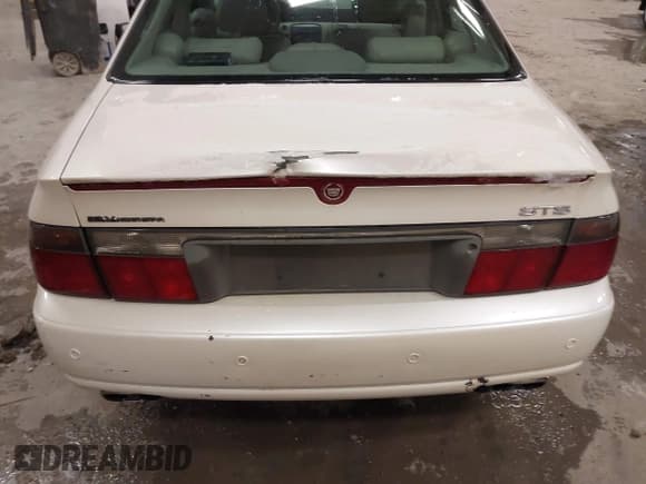 ✅ 2002 Cadillac Seville Touring STS • VIN: 1G6KY54942U137349 • Lot: 41991979. Wystawiony na IAAI z przebiegiem 143 169 mil. Bezpłatny archiwum sprzedaży aukcyjnych z USA i szczegółowy raport historii pojazdu na DreamBid. Zdjęcie 6.