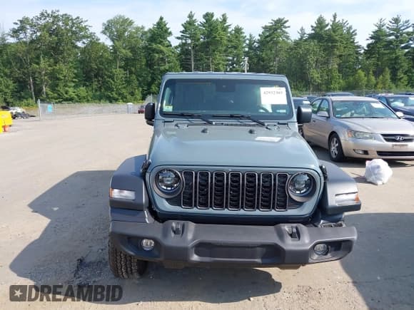 ✅ 2024 Jeep Wrangler Sport S • VIN: 1C4PJXDG5RW334658 • Lot: 42932305. Wystawiony na IAAI z przebiegiem 6 587 mil. Bezpłatny archiwum sprzedaży aukcyjnych z USA i szczegółowy raport historii pojazdu na DreamBid. Zdjęcie 12.