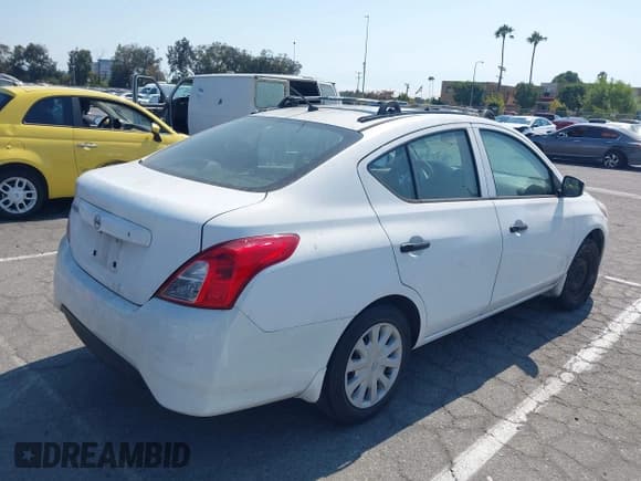 ✅ 2016 Nissan Versa S • VIN: 3N1CN7AP3GL821550 • Lot: 42737456. Listed on IAAI with 173,355 mi. Free auction sales archive from the USA and detailed vehicle history report at DreamBid. Image 4.