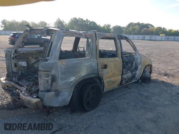 ✅ 2005 Chevrolet Tahoe Z71 • VIN: 1GNEK13T05R151877 • Лот: 43339354. Опубликован ранее на IAAI с пробегом Не указан. Бесплатный доступ к архиву аукционных продаж из США и подробный отчёт об истории автомобиля на DreamBid. Изображение 4.