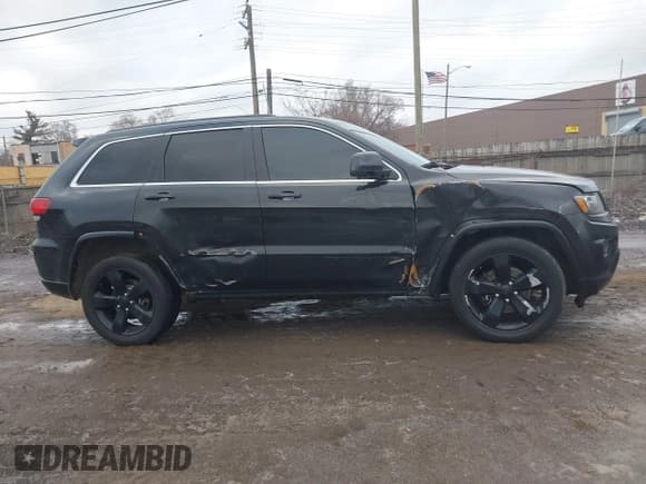 ✅ 2015 Jeep Grand Cherokee Altitude • VIN: 1C4RJFAG4FC855441 • Lot: 41524116. Wystawiony na IAAI z przebiegiem 173 163 mil. Bezpłatny archiwum sprzedaży aukcyjnych z USA i szczegółowy raport historii pojazdu na DreamBid. Zdjęcie 13.