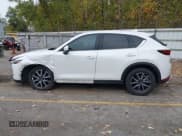✅ 2017 Mazda CX-5 Grand Touring • VIN: JM3KFBDLXH0120415 • Lot: 43472310. Wystawiony na IAAI z przebiegiem 95 641 mil. Bezpłatny archiwum sprzedaży aukcyjnych z USA i szczegółowy raport historii pojazdu na DreamBid. Zdjęcie 14.