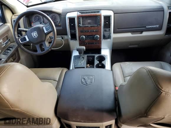 2009 Dodge 1500 TRX z VIN 1D3HB13T39S710933, wystawiony jako Copart lot #59275285 z przebiegiem 237 955 mil mil oraz Szkoda całkowita • Salvage title. Historia ofert i sprzedaży dostępna na DreamBid. Obrazek 8.