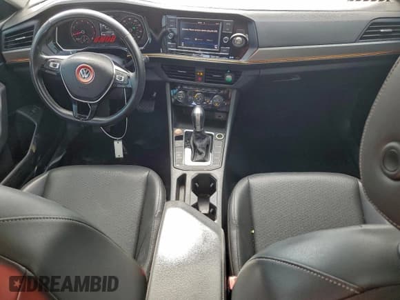 ✅ 2019 Volkswagen Jetta S • VIN: 3VWC57BU4KM117052 • Lot: 93870795. Wystawiony na Copart z przebiegiem 92 105 mil. Bezpłatny archiwum sprzedaży aukcyjnych z USA i szczegółowy raport historii pojazdu na DreamBid. Zdjęcie 8.