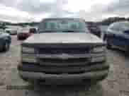 2005 Chevrolet Silverado 1500 Work Truck z VIN 1GCEC14X55Z142602, wystawiony jako Copart lot #65685494 z przebiegiem 103 299 mil mil oraz Czysty tytuł • Clean title. Historia ofert i sprzedaży dostępna na DreamBid. Obrazek 5.
