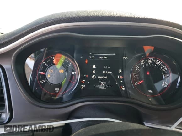 ✅ 2022 Dodge Challenger SXT • VIN: 2C3CDZAG2NH179151 • Lot: 69188354. Wystawiony na Copart z przebiegiem 19 465 mil. Bezpłatny archiwum sprzedaży aukcyjnych z USA i szczegółowy raport historii pojazdu na DreamBid. Zdjęcie 9.