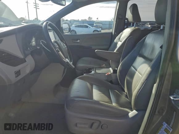 ✅ 2018 Toyota Sienna XLE • VIN: 5TDDZ3DC9JS209779 • Lot: 94101335. Listed on Copart with 59,772 mi. Free auction sales archive from the USA and detailed vehicle history report at DreamBid. Image 7.