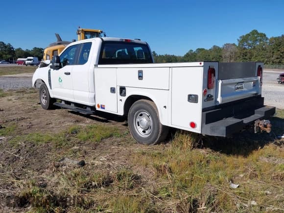 ✅ 2024 Ford F-250 XL • VIN: 1FT7X2AAXREC09632 • Lot: 43429899. Wystawiony na IAAI z przebiegiem 35 638 mil. Bezpłatny archiwum sprzedaży aukcyjnych z USA i szczegółowy raport historii pojazdu na DreamBid. Zdjęcie 3.