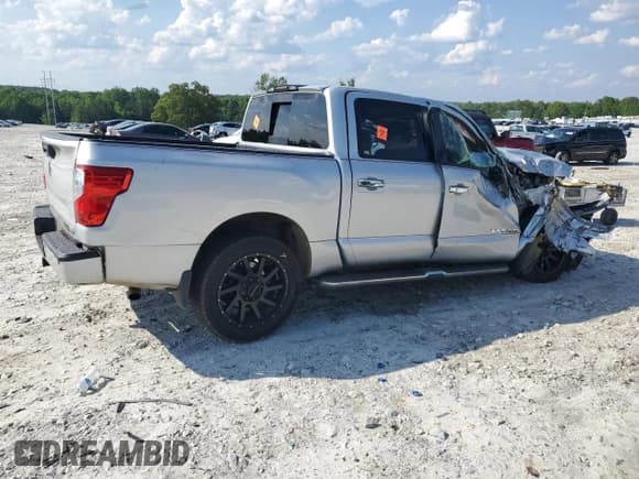 ✅ 2017 Nissan Titan SV • VIN: 1N6AA1E62HN516733 • Лот: 56370655. Опубликован ранее на Copart с пробегом 210 313 миль. Бесплатный доступ к архиву аукционных продаж из США и подробный отчёт об истории автомобиля на DreamBid. Изображение 3.