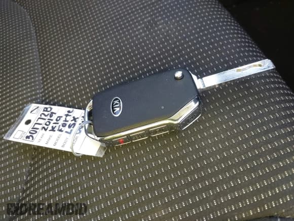 ✅ 2019 Kia Forte LXS • VIN: 3KPF24ADXKE119908 • Lot: 43720889. Wystawiony na IAAI z przebiegiem 110 730 mil. Bezpłatny archiwum sprzedaży aukcyjnych z USA i szczegółowy raport historii pojazdu na DreamBid. Zdjęcie 11.