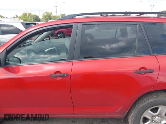 ✅ 2011 Toyota RAV4 • VIN: JTMZF4DV0B5033086 • Lot: 43133869. Listed on IAAI with 123,584 mi. Free auction sales archive from the USA and detailed vehicle history report at DreamBid. Image 14.