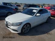 ✅ 2018 Mercedes-Benz C 300 • VIN: 55SWF4JB8JU259952 • Lot: 43535990. Wystawiony na IAAI z przebiegiem 135 066 mil. Bezpłatny archiwum sprzedaży aukcyjnych z USA i szczegółowy raport historii pojazdu na DreamBid. Zdjęcie 2.