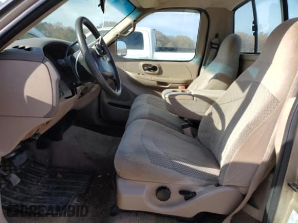 ✅ 1999 Ford F-150 XL • VIN: 1FTRF17L2XKA36749 • Lot: 84671444. Wystawiony na Copart z przebiegiem 148 338 mil. Bezpłatny archiwum sprzedaży aukcyjnych z USA i szczegółowy raport historii pojazdu na DreamBid. Zdjęcie 7.