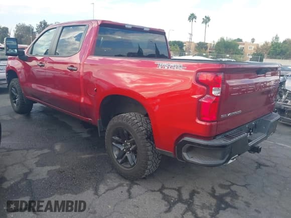 ✅ 2022 Chevrolet Silverado 1500 LT Trail Boss • VIN: 1GCPYFED4NZ220508 • Lot: 43251567. Wystawiony na IAAI z przebiegiem 28 264 mil. Bezpłatny archiwum sprzedaży aukcyjnych z USA i szczegółowy raport historii pojazdu na DreamBid. Zdjęcie 3.