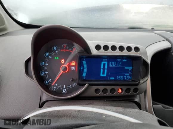 2013 Chevrolet Sonic LT с VIN 1G1JD6SB9D4252377, выставлен на аукционе Copart как лот 82039494 с пробегом 136 734 миль миль и Списание • Salvage title. История ставок и продаж доступна на DreamBid. Изображение 9.