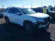 2024 Nissan Pathfinder SV z VIN 5N1DR3BA8RC256649, wystawiony jako IAAI lot #43421965 z przebiegiem 45 565 mil mil oraz . Historia ofert i sprzedaży dostępna na DreamBid. Obrazek 1.