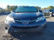 ✅ 2014 Toyota RAV4 LE • VIN: JTMBFREV4EJ005445 • Lot: 43474127. Wystawiony na IAAI z przebiegiem 114 440 mil. Bezpłatny archiwum sprzedaży aukcyjnych z USA i szczegółowy raport historii pojazdu na DreamBid. Zdjęcie 12.