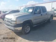 ✅ 2005 Chevrolet Silverado 2500HD LS • VIN: 1GCHK23285F818246 • Lot: 43292468. Wystawiony na IAAI z przebiegiem 255 783 mil. Bezpłatny archiwum sprzedaży aukcyjnych z USA i szczegółowy raport historii pojazdu na DreamBid. Zdjęcie 2.