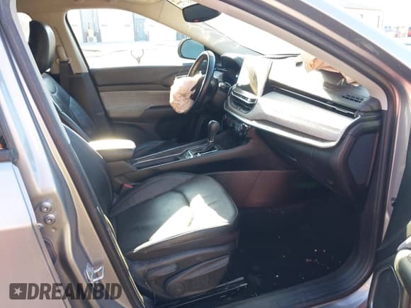 ✅ 2022 Jeep Compass Latitude Lux • VIN: 3C4NJDFB0NT171103 • Lot: 41857327. Wystawiony na IAAI z przebiegiem 17 940 mil. Bezpłatny archiwum sprzedaży aukcyjnych z USA i szczegółowy raport historii pojazdu na DreamBid. Zdjęcie 5.