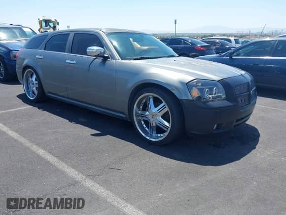 2005 Dodge Magnum SE с VIN 2D4FV48V95H123675, выставлен на аукционе IAAI как лот 42303195 с пробегом Не указан миль и . История ставок и продаж доступна на DreamBid. Изображение 6.