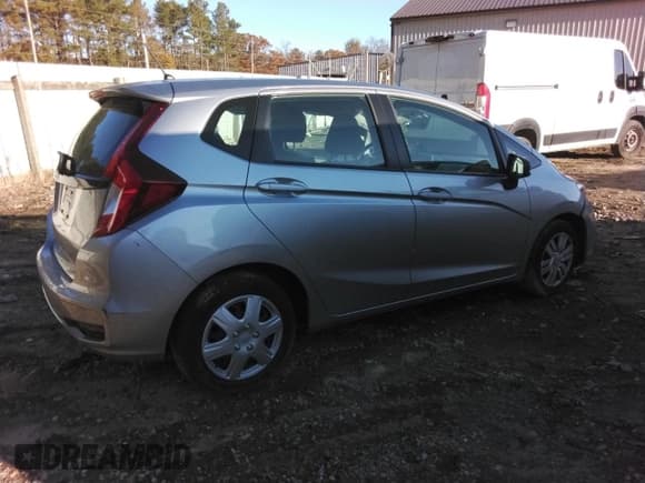 ✅ 2019 Honda Fit LX • VIN: 3HGGK5H43KM741368 • Lot: 71697545. Wystawiony na Copart z przebiegiem 94 347 mil. Bezpłatny archiwum sprzedaży aukcyjnych z USA i szczegółowy raport historii pojazdu na DreamBid. Zdjęcie 3.