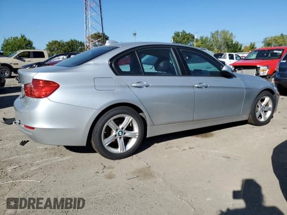 ✅ 2014 BMW 3 Series 328i xDrive • VIN: WBA3B3G51ENR84325 • Lot: 81939335. Wystawiony na Copart z przebiegiem 130 508 mil. Bezpłatny archiwum sprzedaży aukcyjnych z USA i szczegółowy raport historii pojazdu na DreamBid. Zdjęcie 3.