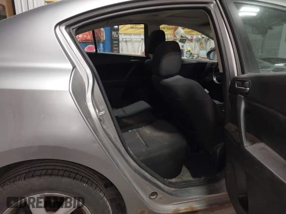 ✅ 2010 Mazda 3 i Sport • VIN: JM1BL1SF9A1314913 • Лот: 43518748. Опубликован ранее на IAAI с пробегом 254 537 миль. Бесплатный доступ к архиву аукционных продаж из США и подробный отчёт об истории автомобиля на DreamBid. Изображение 8.