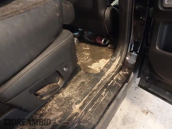 ✅ 2021 Kia Telluride EX • VIN: 5XYP34HC4MG149054 • Lot: 43069860. Wystawiony na IAAI z przebiegiem 209 722 mil. Bezpłatny archiwum sprzedaży aukcyjnych z USA i szczegółowy raport historii pojazdu na DreamBid. Zdjęcie 8.