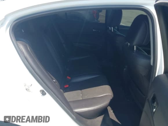 ✅ 2017 Acura ILX • VIN: 19UDE2F31HA007594 • Lot: 42922373. Wystawiony na IAAI z przebiegiem 93 935 mil. Bezpłatny archiwum sprzedaży aukcyjnych z USA i szczegółowy raport historii pojazdu na DreamBid. Zdjęcie 8.