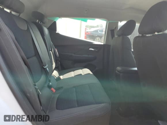 ✅ 2023 Chevrolet Bolt EV 1LT • VIN: 1G1FW6S09P4168353 • Lot: 70007884. Wystawiony na Copart z przebiegiem 14 028 mil. Bezpłatny archiwum sprzedaży aukcyjnych z USA i szczegółowy raport historii pojazdu na DreamBid. Zdjęcie 11.