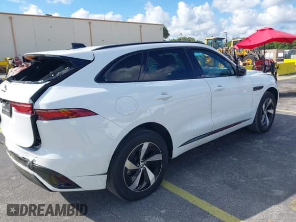 ✅ 2025 Jaguar F-Pace R-Dynamic S • VIN: SADCT2EX0SA742664 • Lot: 41516049. Wystawiony na IAAI z przebiegiem 23 500 mil. Bezpłatny archiwum sprzedaży aukcyjnych z USA i szczegółowy raport historii pojazdu na DreamBid. Zdjęcie 4.