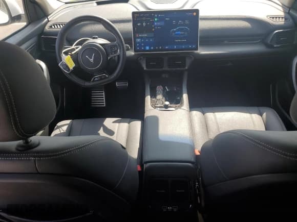 ✅ 2023 VinFast VF 8 Eco • VIN: RLLV1AEB3PH001115 • Lot: 84048845. Wystawiony na Copart z przebiegiem 24 433 mil. Bezpłatny archiwum sprzedaży aukcyjnych z USA i szczegółowy raport historii pojazdu na DreamBid. Zdjęcie 8.