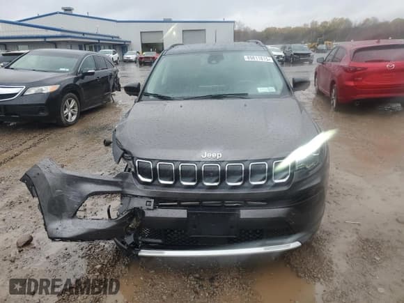 ✅ 2022 Jeep Compass (RED) Edition • VIN: 3C4NJDCB8NT188221 • Lot: 89811815. Wystawiony na Copart z przebiegiem 27 461 mil. Bezpłatny archiwum sprzedaży aukcyjnych z USA i szczegółowy raport historii pojazdu na DreamBid. Zdjęcie 5.
