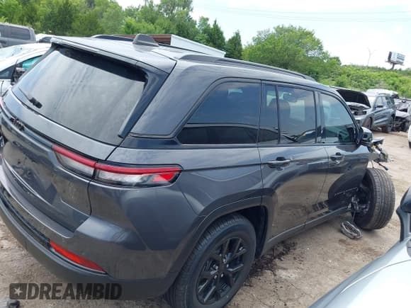 ✅ 2024 Jeep Grand Cherokee Laredo • VIN: 1C4RJHAG9RC156516 • Lot: 42696155. Listed on IAAI with 7,692 mi. Free auction sales archive from the USA and detailed vehicle history report at DreamBid. Image 14.