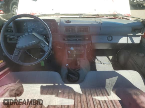 ✅ 1987 Toyota Pickup • VIN: JT4RN63B0H0105187 • Lot: 66365665. Wystawiony na Copart z przebiegiem 228 517 mil. Bezpłatny archiwum sprzedaży aukcyjnych z USA i szczegółowy raport historii pojazdu na DreamBid. Zdjęcie 8.