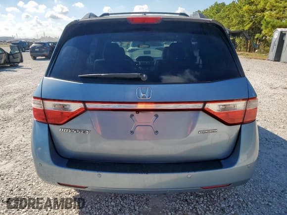 ✅ 2011 Honda Odyssey Touring • VIN: 5FNRL5H93BB055268 • Lot: 85111095. Listed on Copart with 178,631 mi. Free auction sales archive from the USA and detailed vehicle history report at DreamBid. Image 6.