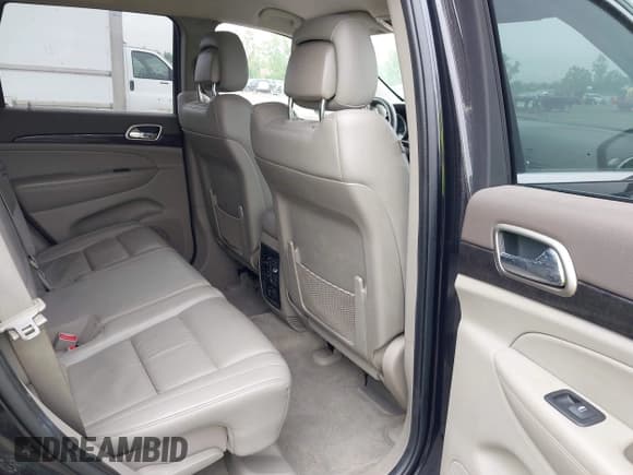 ✅ 2011 Jeep Grand Cherokee Laredo • VIN: 1J4RR4GG3BC505615 • Lot: 42455554. Listed on IAAI with 186,399 mi. Free auction sales archive from the USA and detailed vehicle history report at DreamBid. Image 8.