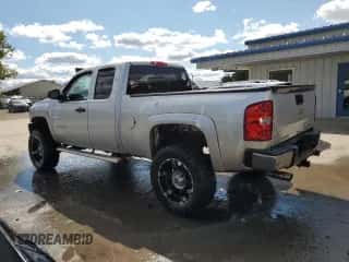 2011 Chevrolet Silverado 1500 LT z VIN 1GCRKSE33BZ109843, wystawiony jako Copart lot #71820985 z przebiegiem 220 676 mil mil oraz Szkoda całkowita • Salvage title. Historia ofert i sprzedaży dostępna na DreamBid. Obrazek 2.