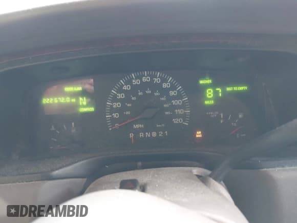 ✅ 2002 Lincoln Town Car Executive • VIN: 1LNHM81W42Y608998 • Лот: 42096798. Опубликован ранее на IAAI с пробегом 222 672 миль. Бесплатный доступ к архиву аукционных продаж из США и подробный отчёт об истории автомобиля на DreamBid. Изображение 7.