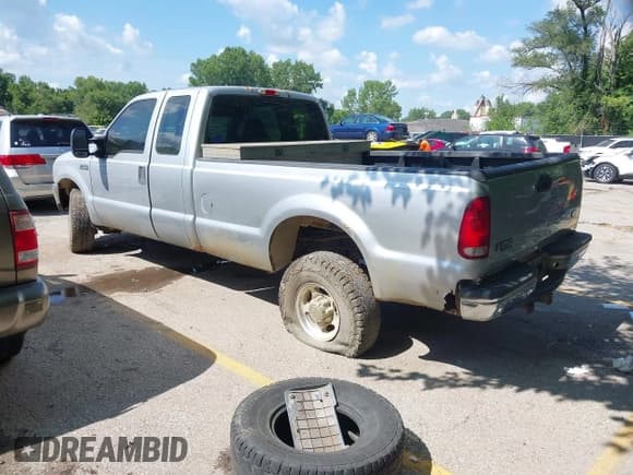 ✅ 1999 Ford F-250 XL • VIN: 1FTNX21F1XEB63172 • Lot: 42721453. Listed on IAAI with 202,026 mi. Free auction sales archive from the USA and detailed vehicle history report at DreamBid. Image 3.