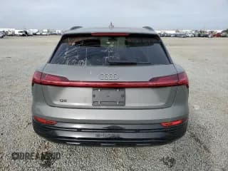 ✅ 2024 Audi Q8 e-tron Premium • VIN: WA14AAGE5RB035795 • Лот: 47882475. Опубликован ранее на Copart с пробегом 23 838 миль. Бесплатный доступ к архиву аукционных продаж из США и подробный отчёт об истории автомобиля на DreamBid. Изображение 6.