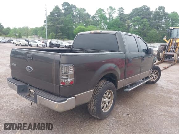 ✅ 2005 Ford F-150 XLT • VIN: 1FTRW12W35FB34549 • Lot: 41923359. Listed on IAAI with 286,494 mi. Free auction sales archive from the USA and detailed vehicle history report at DreamBid. Image 4.