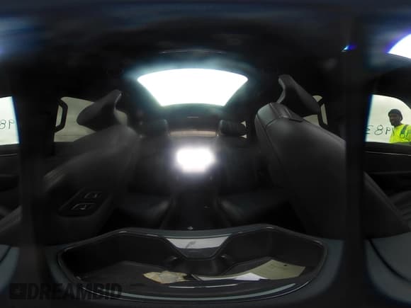 ✅ 2024 Kia EV9 GT-Line • VIN: KNDAEFS57R6038403 • Lot: 41987983. Wystawiony na IAAI z przebiegiem 19 449 mil. Bezpłatny archiwum sprzedaży aukcyjnych z USA i szczegółowy raport historii pojazdu na DreamBid. Zdjęcie 19.