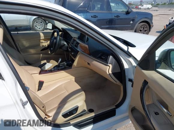 ✅ 2015 BMW 3 Series 328i • VIN: WBA3A5G56FNS83909 • Lot: 42931894. Wystawiony na IAAI z przebiegiem 131 937 mil. Bezpłatny archiwum sprzedaży aukcyjnych z USA i szczegółowy raport historii pojazdu na DreamBid. Zdjęcie 5.