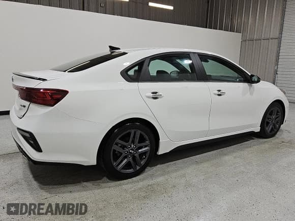 ✅ 2021 Kia Forte GT-Line • VIN: 3KPF34AD1ME358540 • Lot: 92500095. Wystawiony na Copart z przebiegiem 32 886 mil. Bezpłatny archiwum sprzedaży aukcyjnych z USA i szczegółowy raport historii pojazdu na DreamBid. Zdjęcie 3.