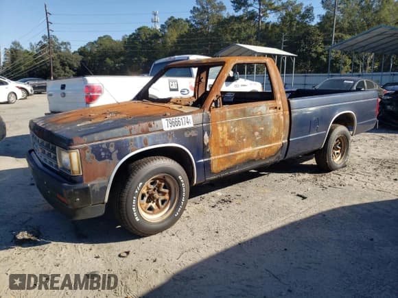 ✅ 1984 Chevrolet S-10 • VIN: 1GCCS14B7E8258694 • Лот: 79666174. Опубликован ранее на Copart с пробегом Не указан. Бесплатный доступ к архиву аукционных продаж из США и подробный отчёт об истории автомобиля на DreamBid. Изображение 1.